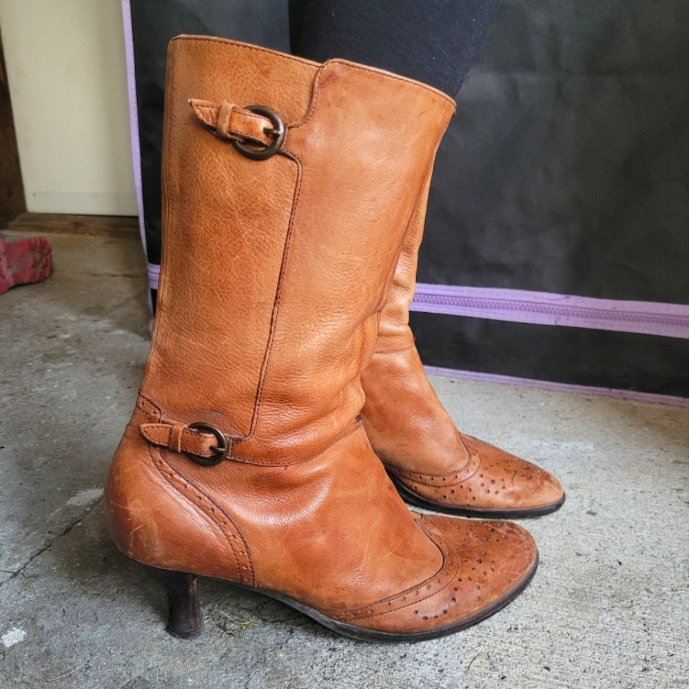 Women's vintage leather boots
